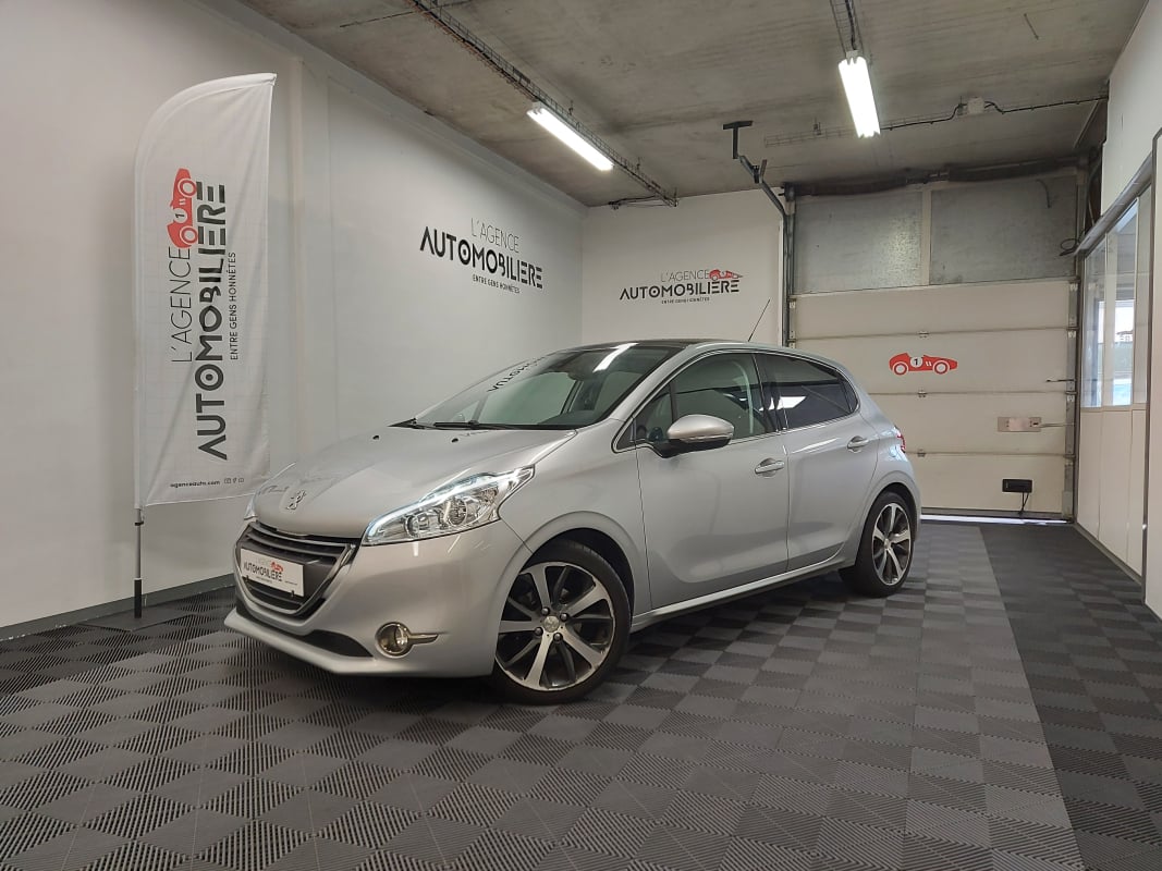 Peugeot 208 1.6 VTI 120 FELINE BVA 5P + TOIT PANO — 1