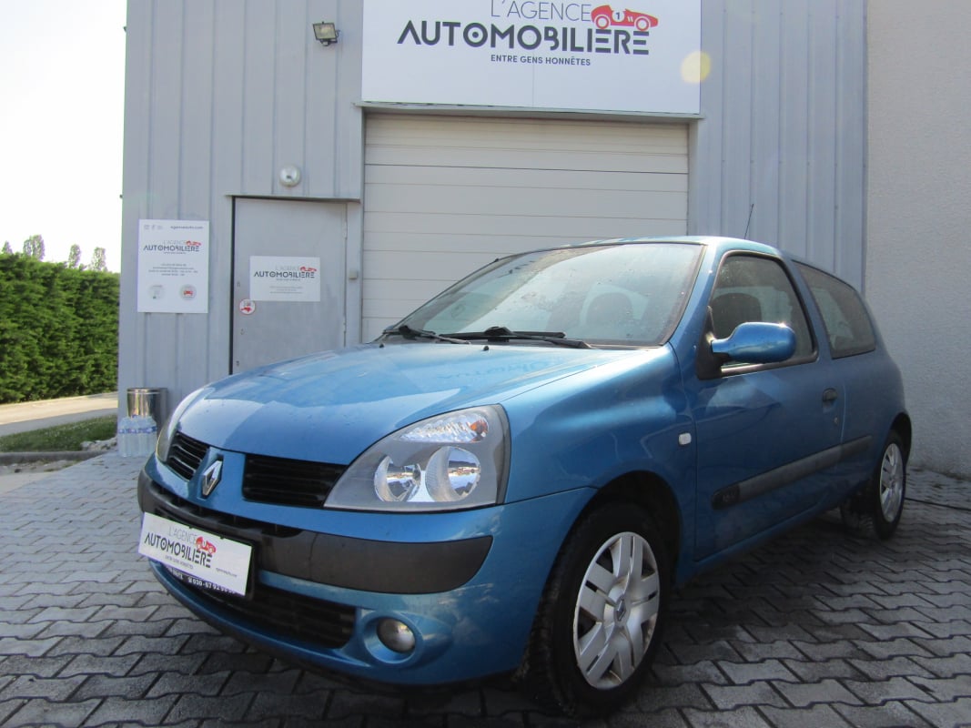 Renault Clio 1.2 L 75 CV CONFORT — 1