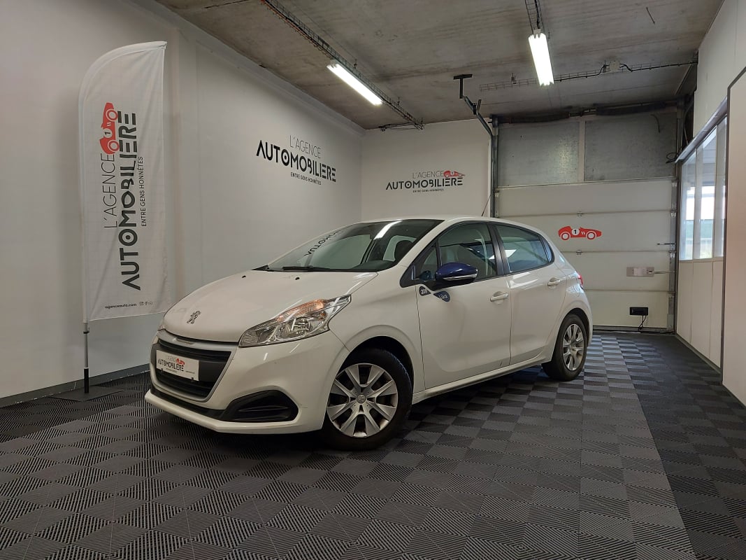 Peugeot 208 (2) 1.2 PURETECH 68 LIKE 5P + GPS — 1
