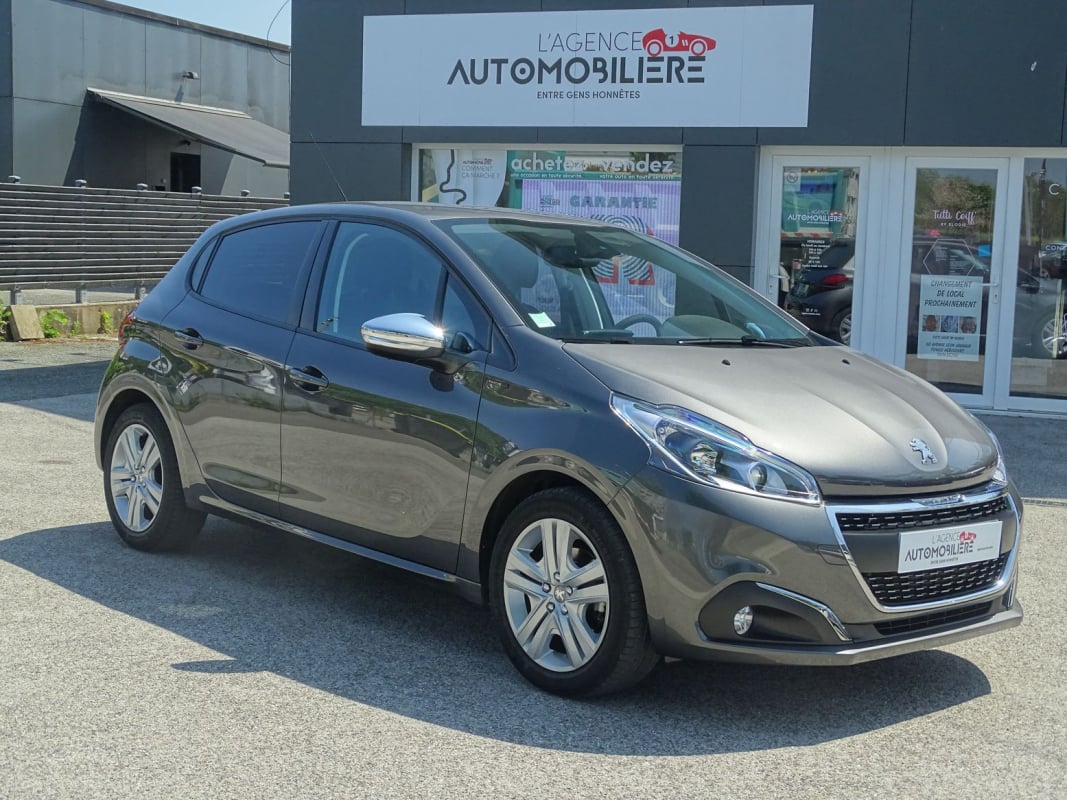 Peugeot 208 1.2 PURETECH 82 CV SIGNATURE 16500 KMS — 1