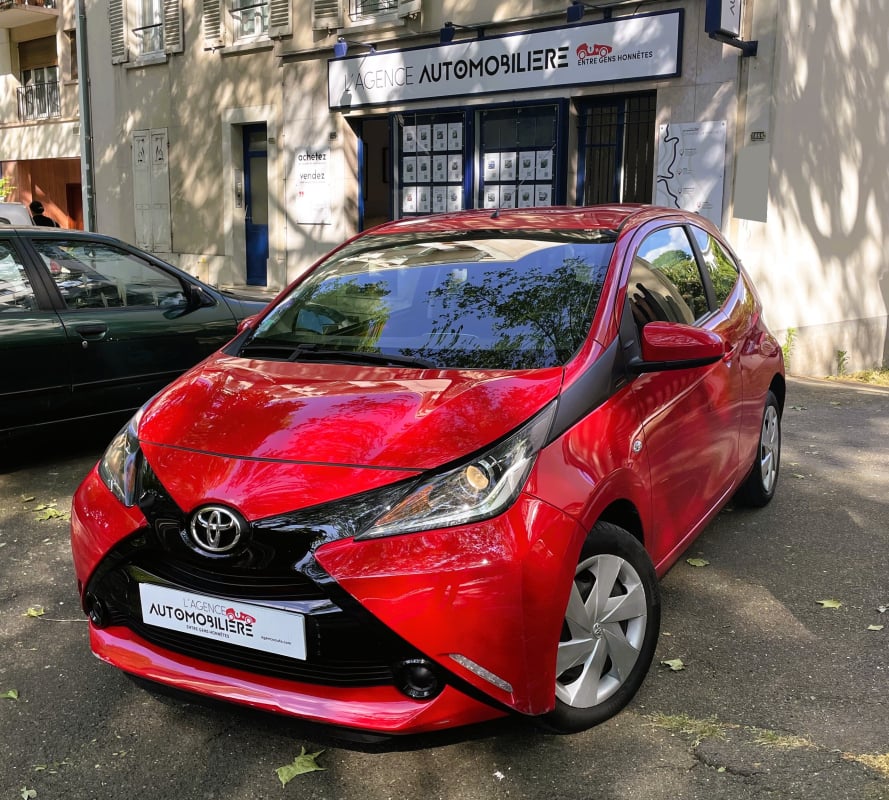 Toyota Aygo 1.0 VVTI 70 X-RED — 1