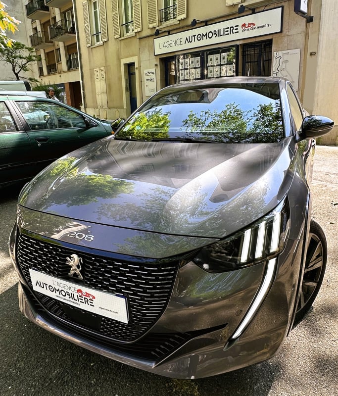 Peugeot 208 GT PureTech 100 S&S EAT8 — 1