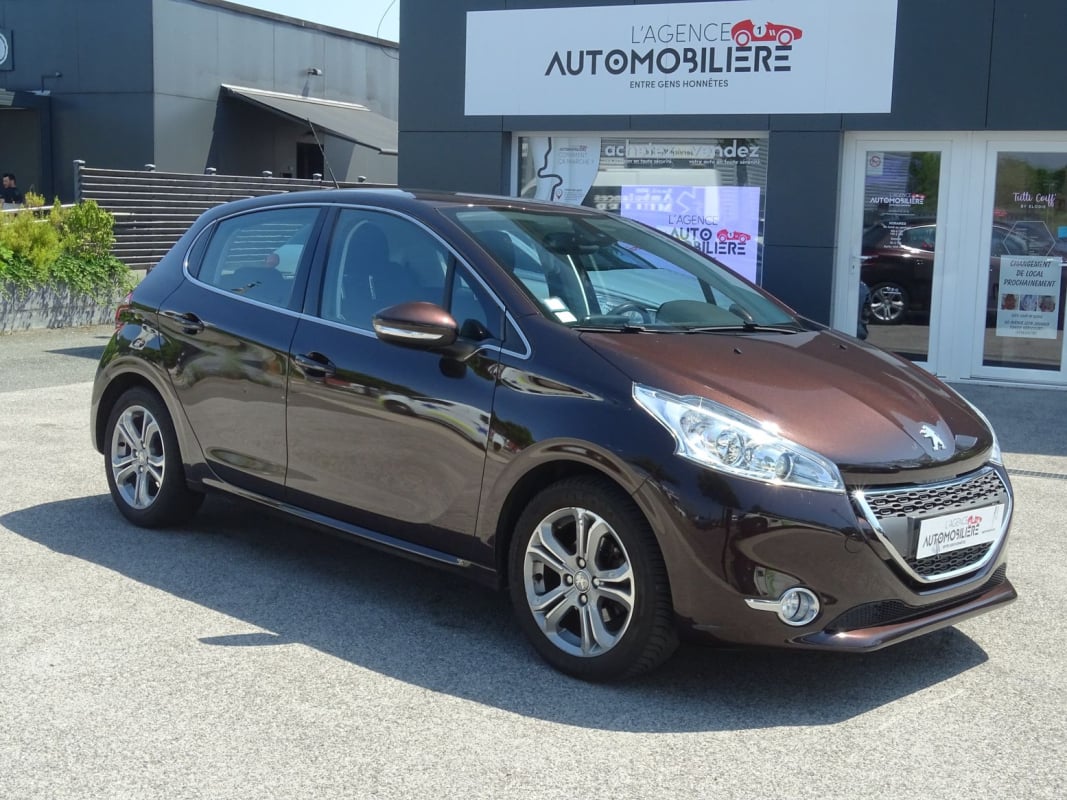 Peugeot 208 1.2 VTI 82 CV ALLURE 5 portes — 1