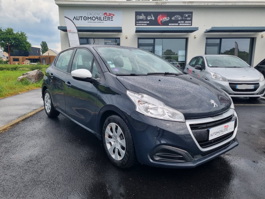 Peugeot 208 208 LIKE 1.2 Essence — 1