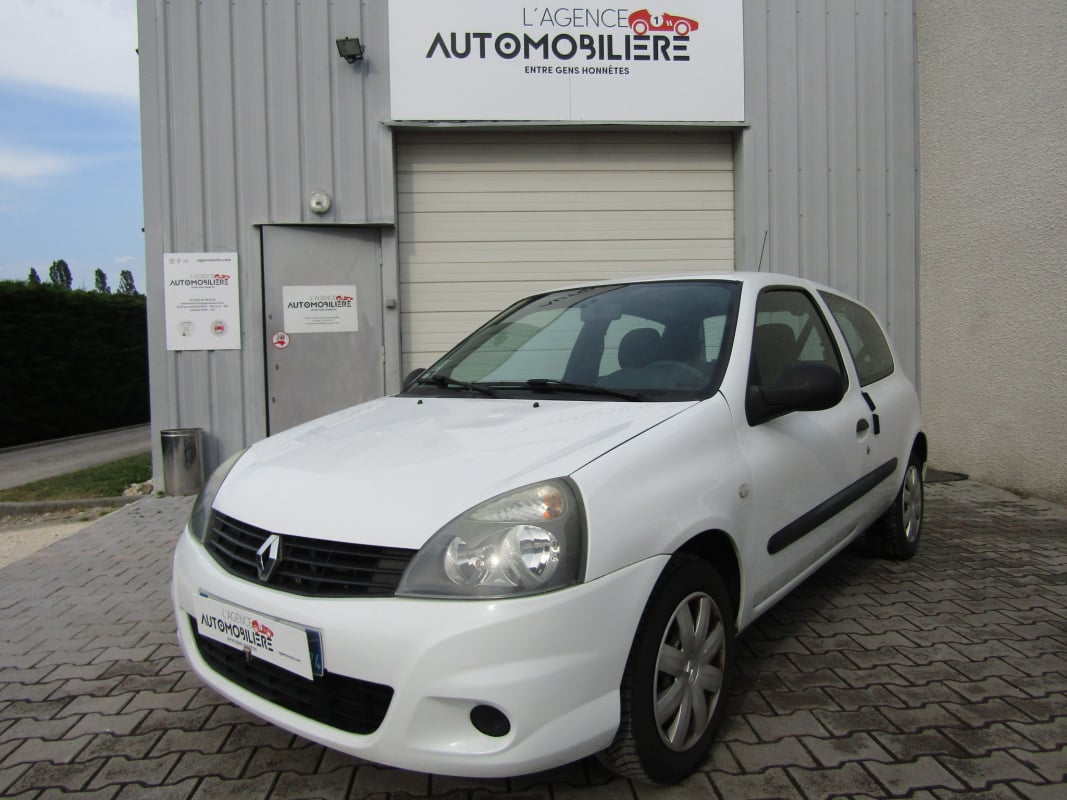 Renault Clio 1.2L 60 CV CAMPUS — 1