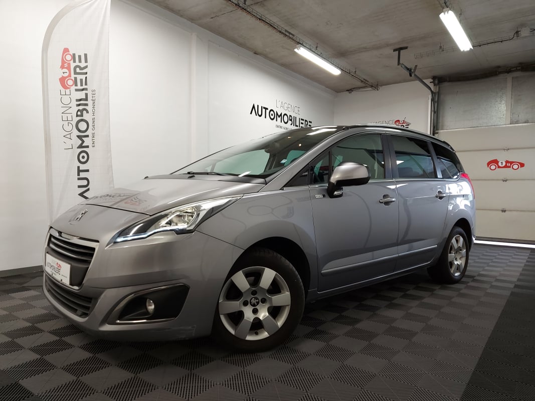Peugeot 5008 (2) 1.6 HDI 115 STYLE 7PL + TOIT PANO — 1