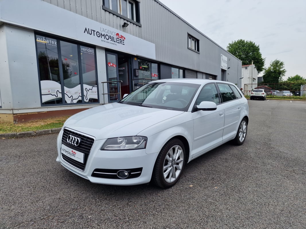 Audi A3 SPORTBACK 1.6 TDI 105 CH AMBITION — 1