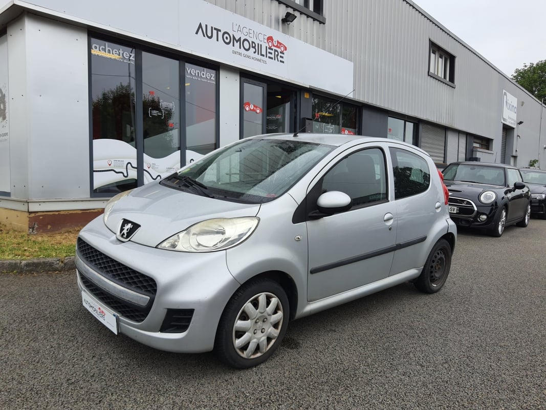 Peugeot 107 1.0 68 CH TRENDY 5 PORTES GARANTIE 12 MOIS SEULEMENT 45300KMS — 1