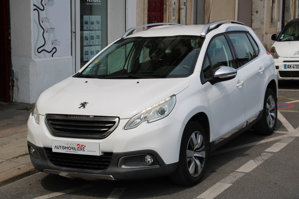 Peugeot 2008 GENERATION-I 1.6 BLUEHDI 100 ALLURE START-STOP ( Première Main, Radar de Recul...) — 1