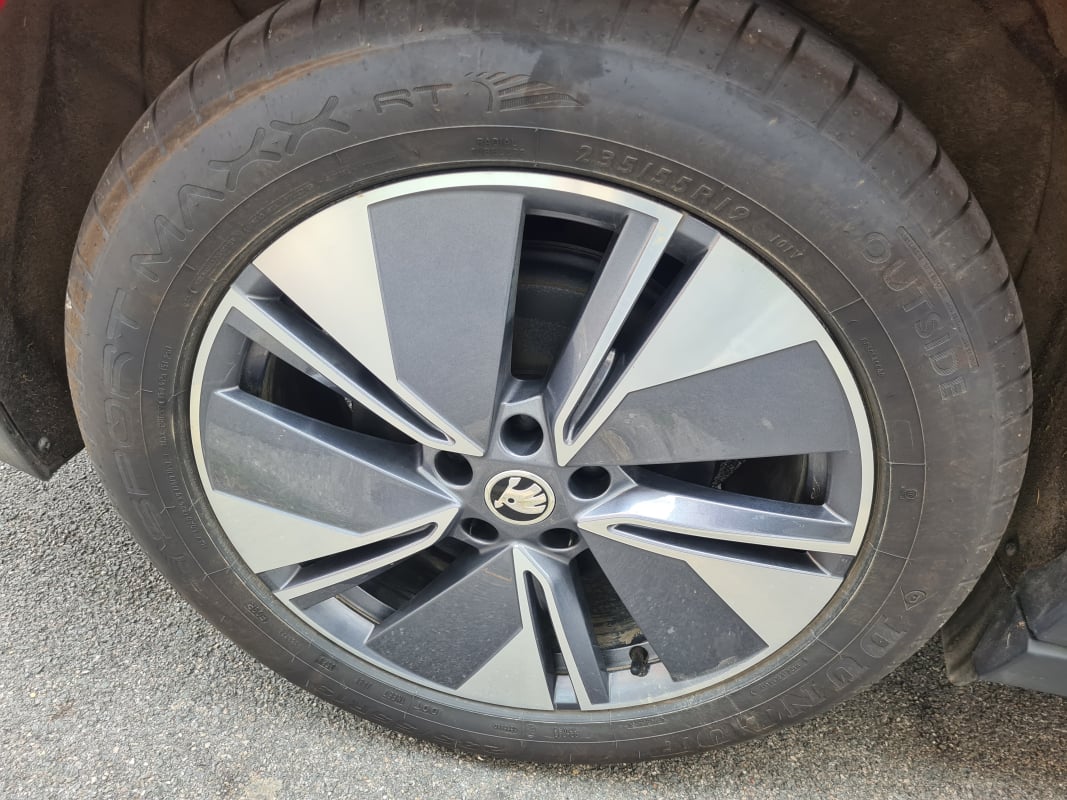 Skoda Enyaq IV 60-options à 7000 euros gtie 12 mois — 40