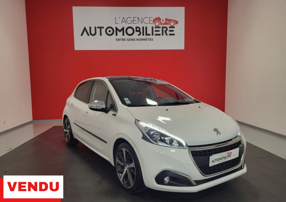 Peugeot 208 1.2 PURETECH 110 EAT6 FELINE S&S ATTELAGE — 1