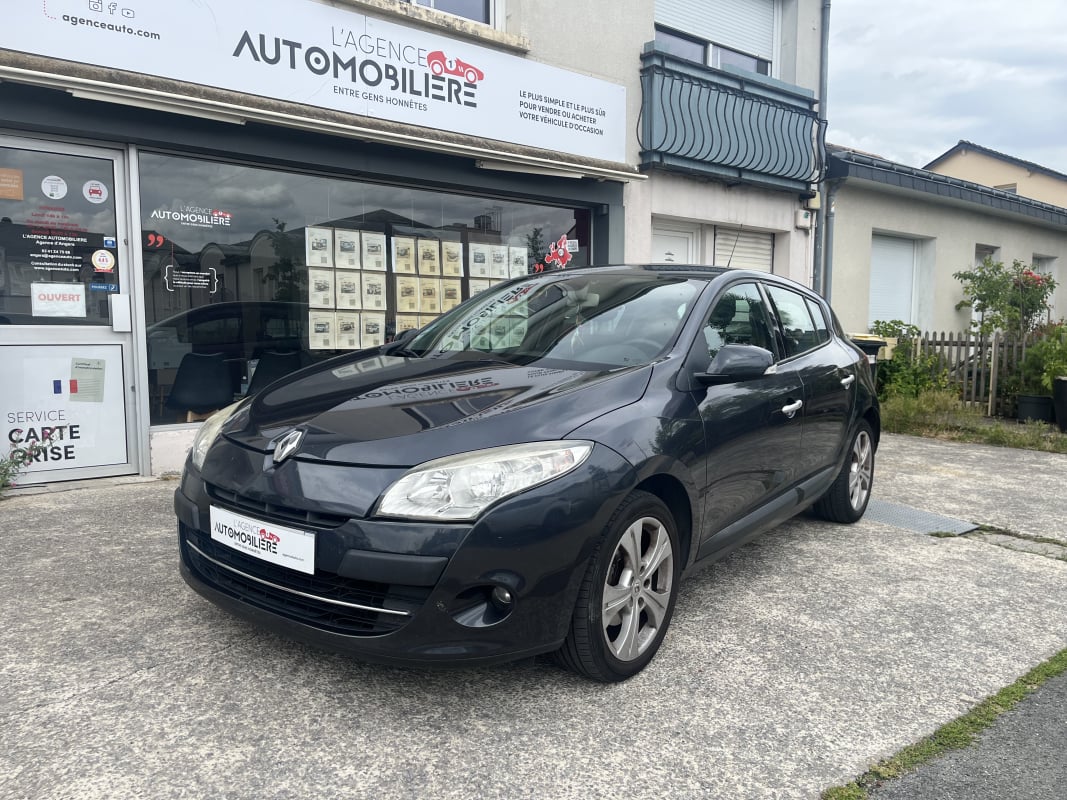 Renault Megane III DYNAMIQUE 1.5 dCi EDC 110 cv BOITE AUTO — 1