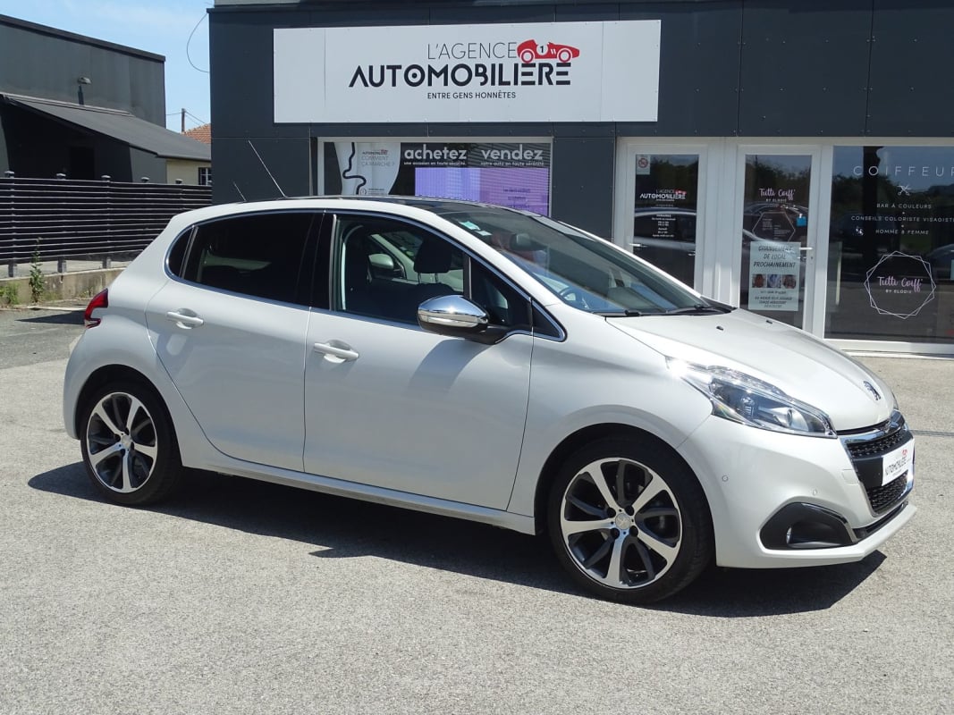 Peugeot 208 1.2 PURETECH 110 CV FELINE - CAMERA - TOIT PANORAMIQUE — 1