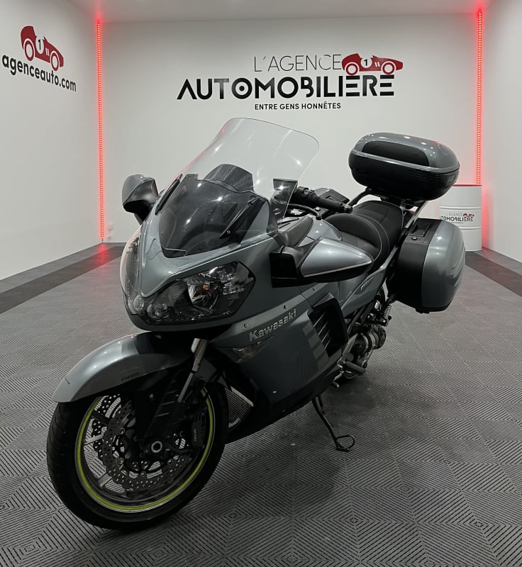 Kawasaki 1400 GTR ABS 1400 GTR ABS POT AKRAPOVIC/POIGNEE CHAUFFANTE/SUPPORT TEL/TOP CASE/BULLE REGLABLE ELECTRIQUE — 1