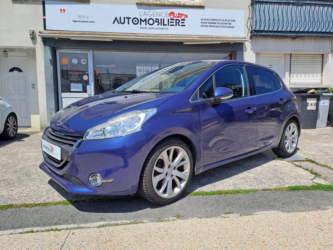 Peugeot 208 1,6 VTi 120 CV Feline - TOIT PANORAMIQUE — 1