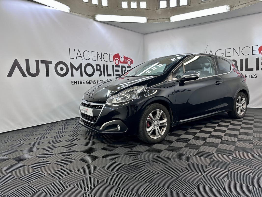 Peugeot 208 Allure 1.2 Puretech 110cv — 1