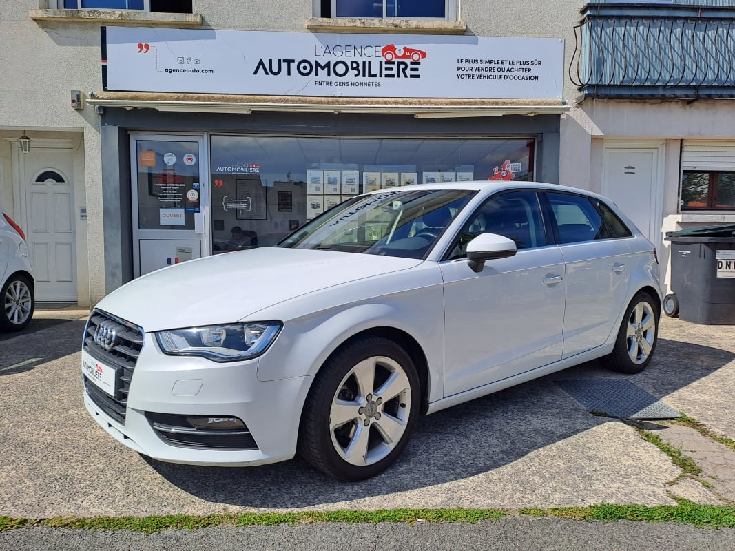 Audi A3 Sportback Sportback 1.6 TDi 16V FAP S&S 105 cv AMBITION — 1