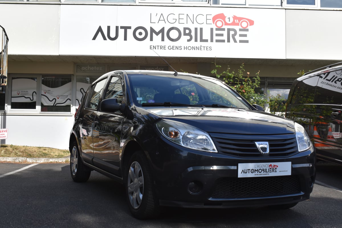 Dacia Sandero 1.2 i 16V 75 cv — 1