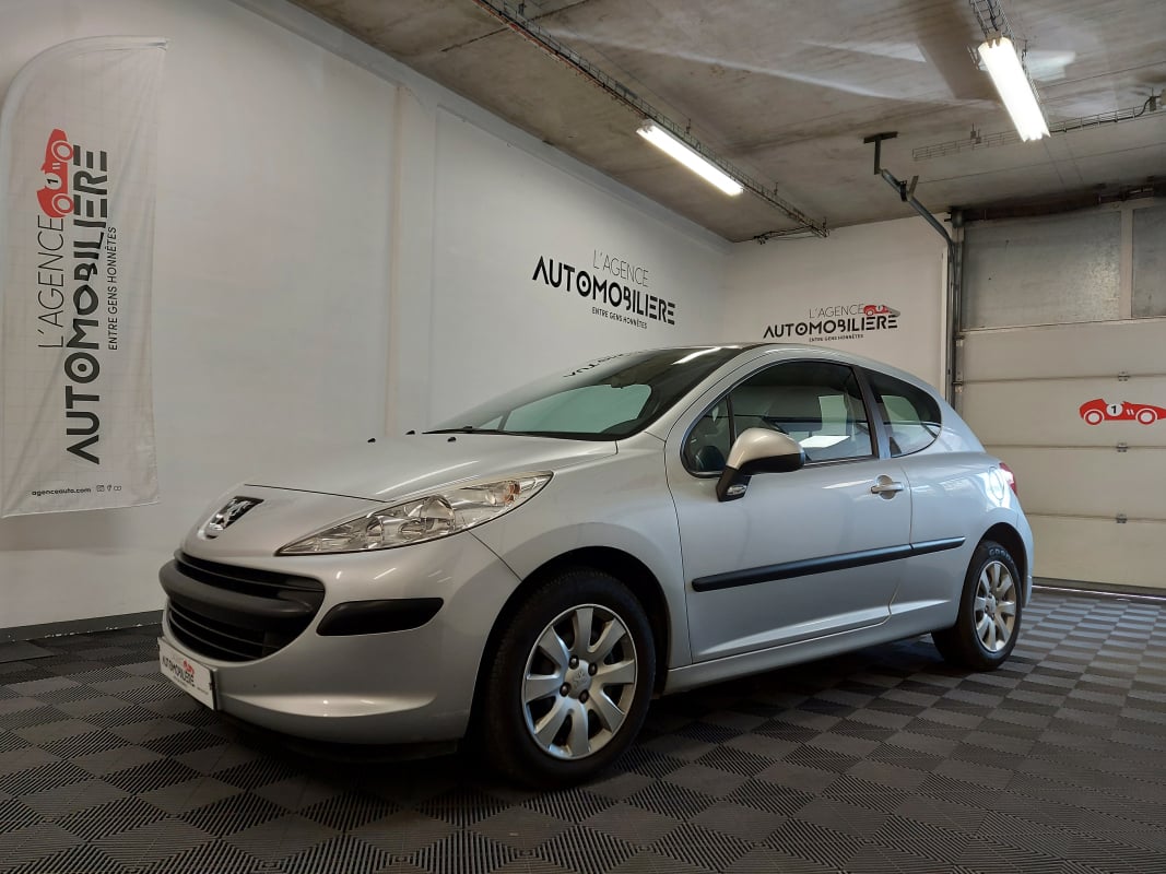 Peugeot 207 1.4 75 URBAN 3P — 1