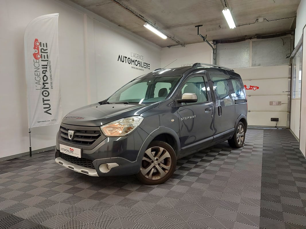 Dacia Dokker STEPWAY 1.2 TCE 115 + GPS + 1ERE MAIN + HISTORIQUE COMPLET — 1