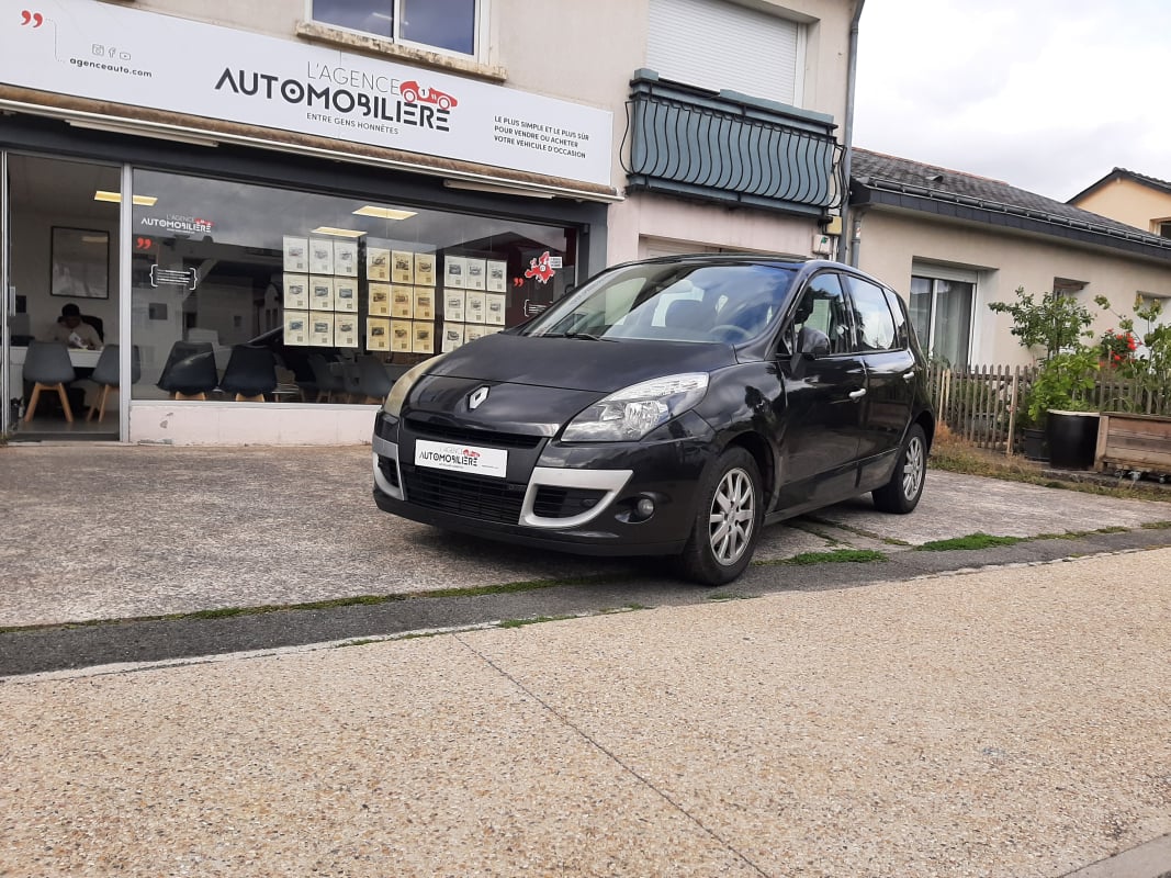 Renault Scenic III 1 .9 DCI 130 Privilège Distri faite — 1