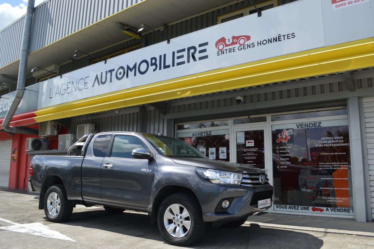 Toyota Hilux 2.4 D-4D X-TRA CABINE LECAP — 1
