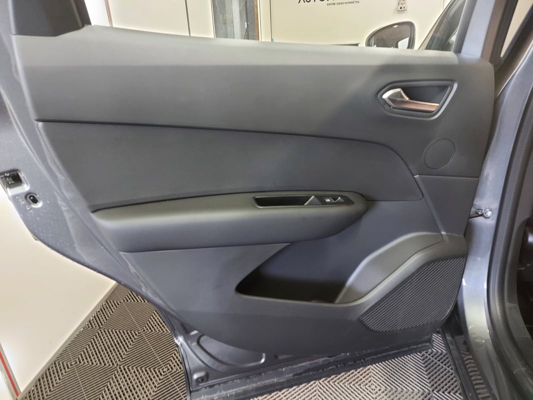 Renault Arkana 1.6 E-TECH 145 EVOLUTION EDC 22 — 25