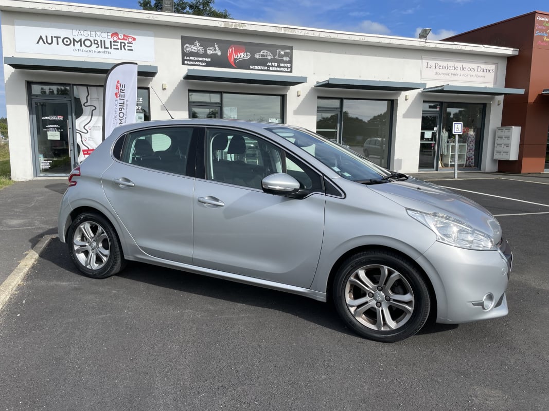 Peugeot 208 1.2 VTI 82 ALLURE 5 PORTES — 1