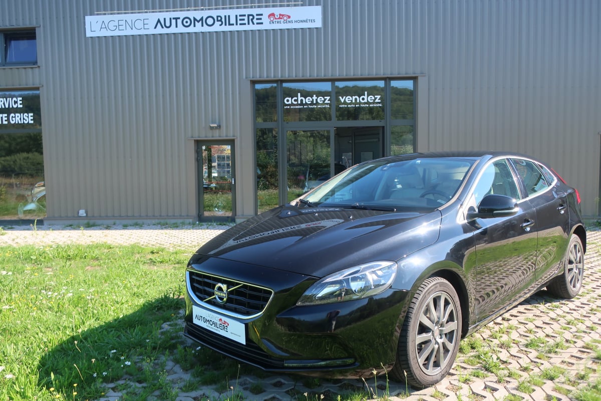 Volvo V40 D2 2.0 TDi 16V 120Cv — 1