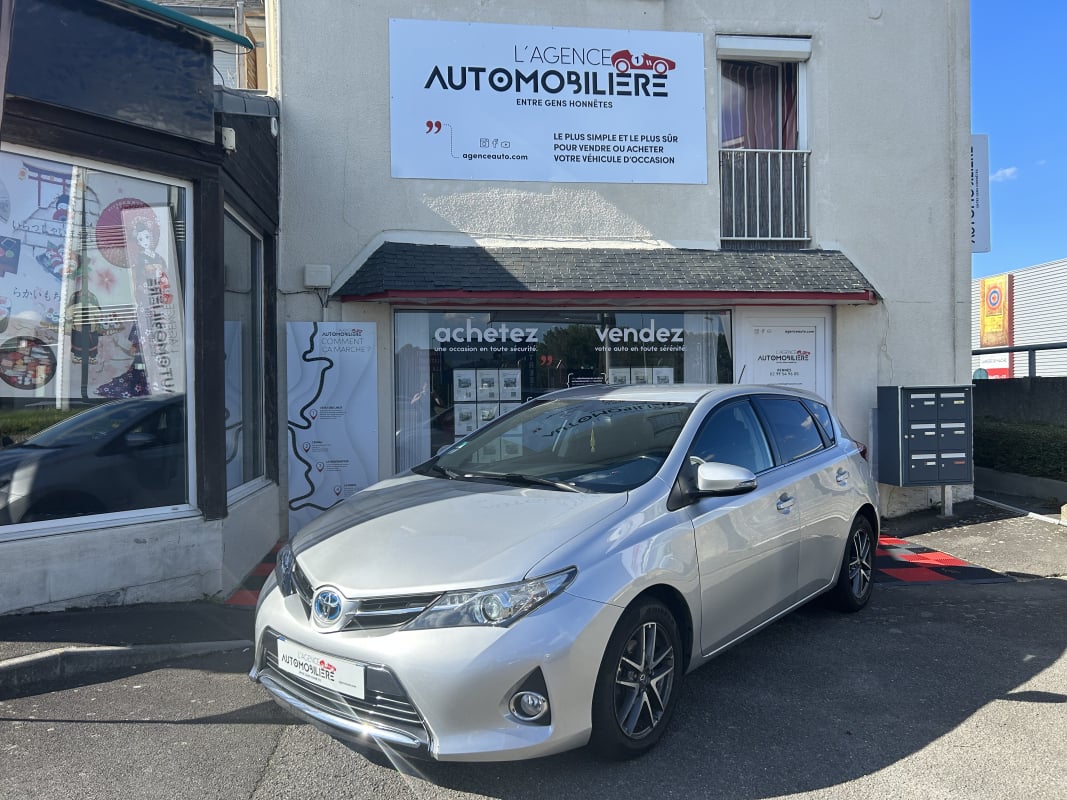 Toyota Auris 1.8 HYBRID 136H 100 HYBRID DYNAMIC BVA — 1