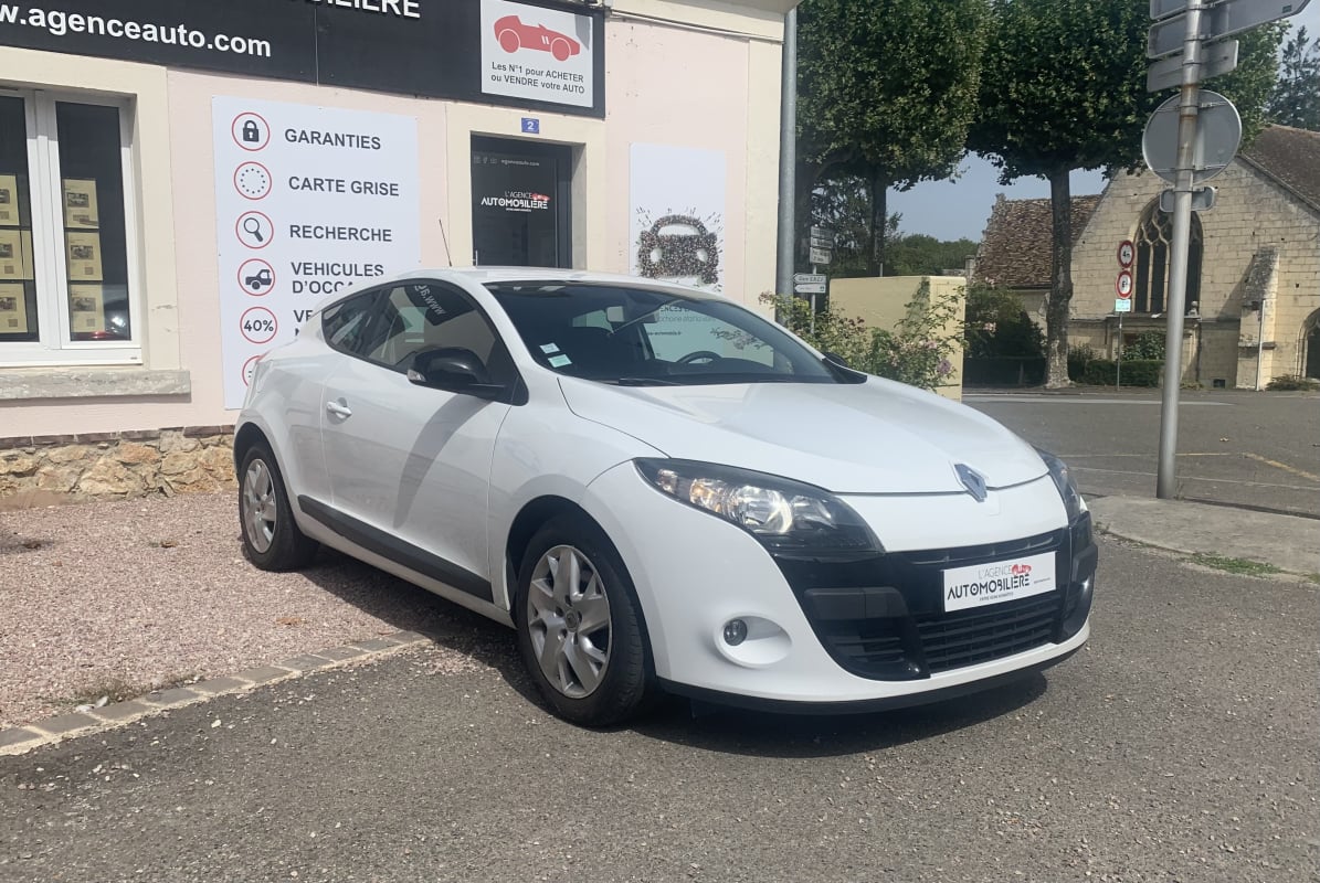 Renault Megane Coupé 1.5 DCi 110ch Champion — 1