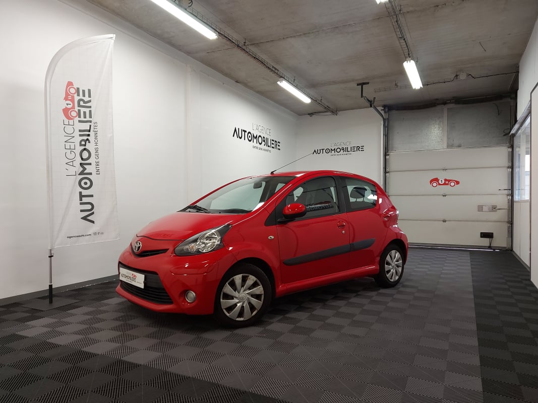 Toyota Aygo (2) 1.0 VVT-I DYNAMIC 5P — 1