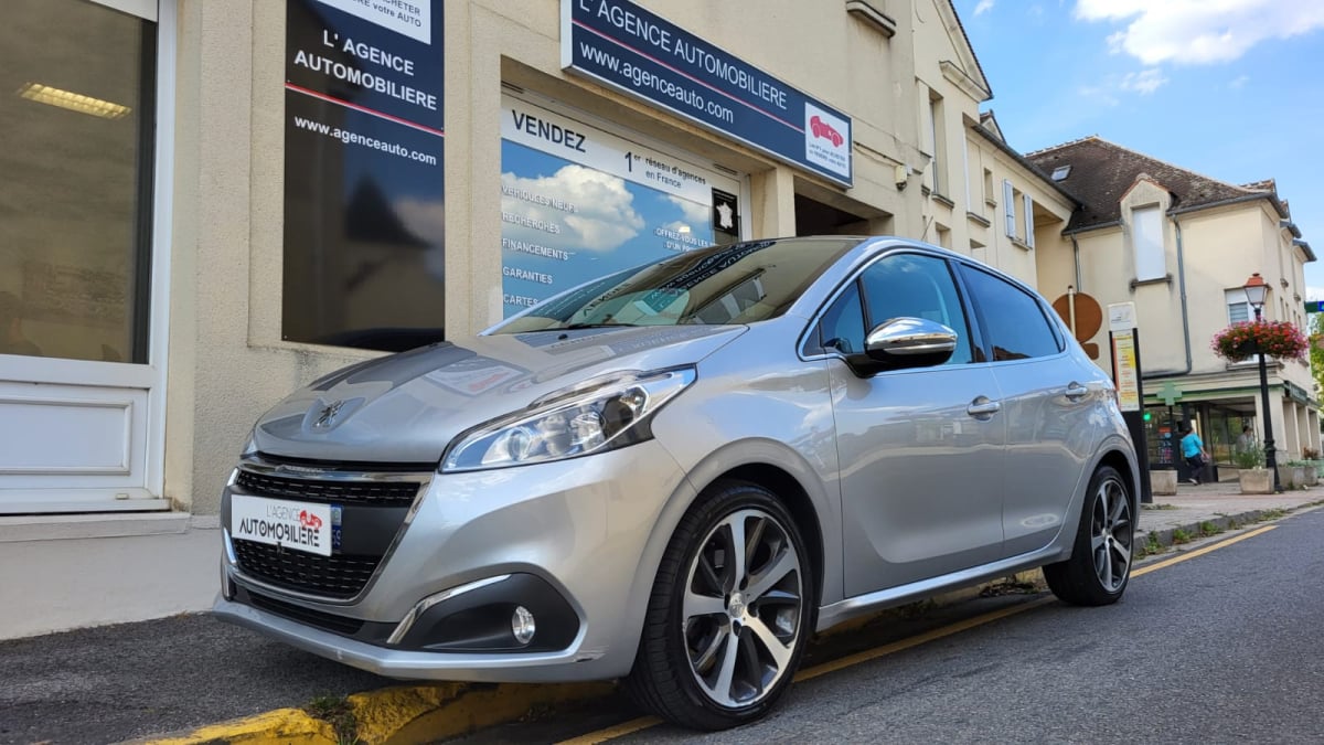 Peugeot 208 THP 110cv BVA FELINE TITANE — 1