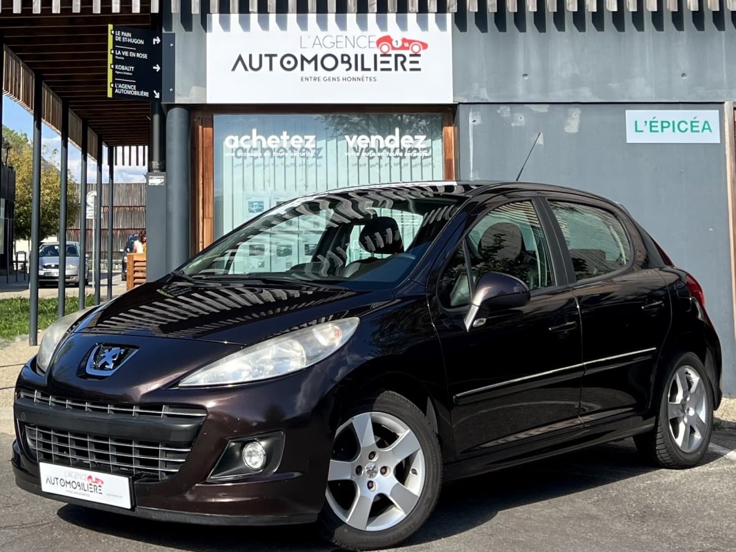 Peugeot 207 1.6 HDi 92ch Allure GPS / Toit Pano — 1