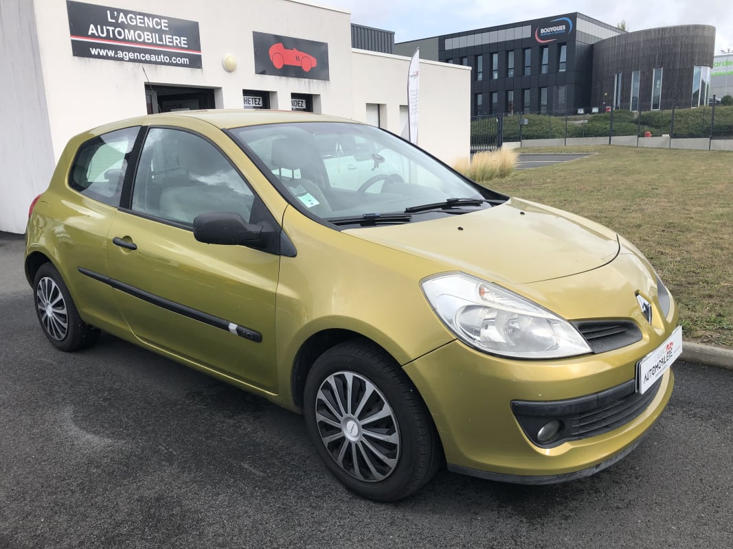 Renault Clio III 3 Portes 1.5 dCi 68 cv — 1