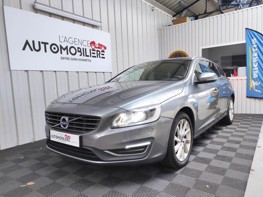 Volvo V60 2.0 D3 150 SUMMUM — 1