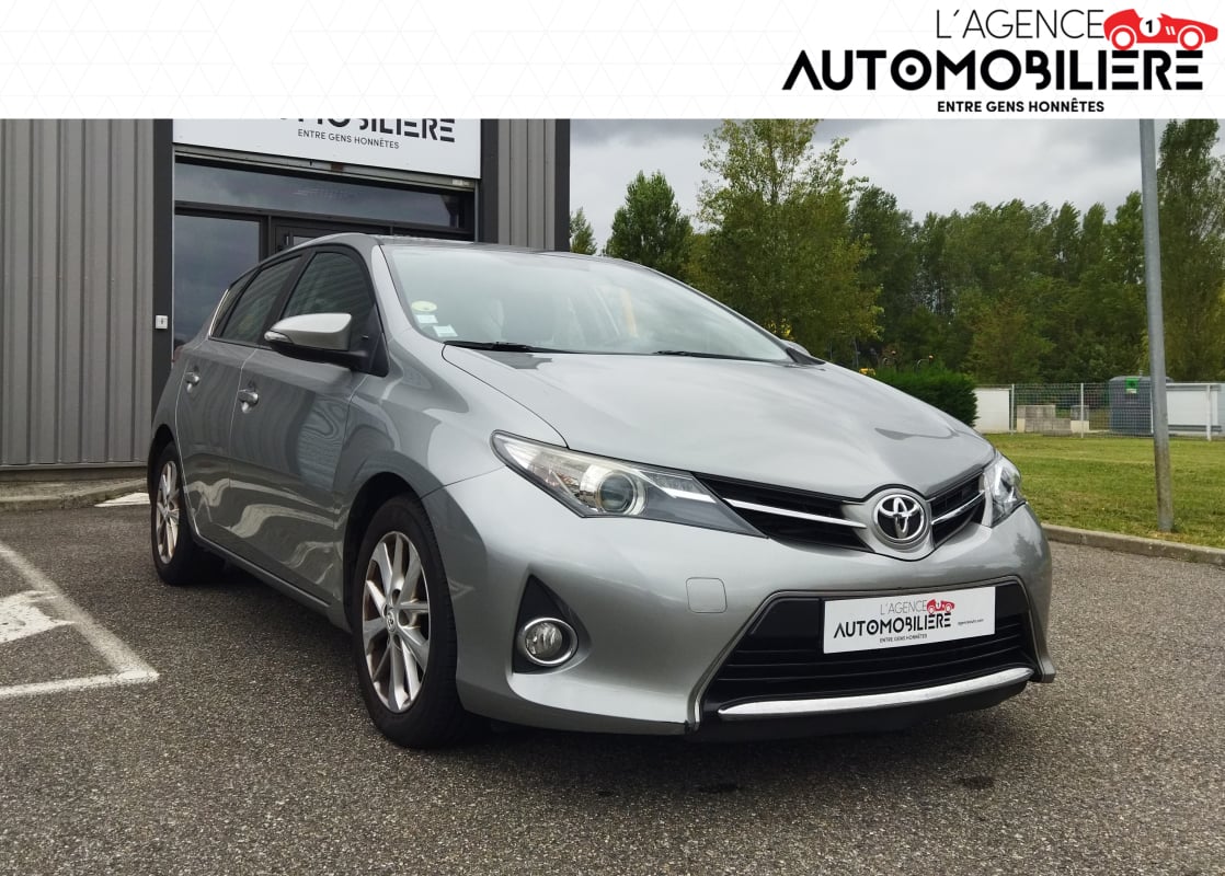 Toyota Auris Auris 2.0 124 D-4D Dynamic — 1