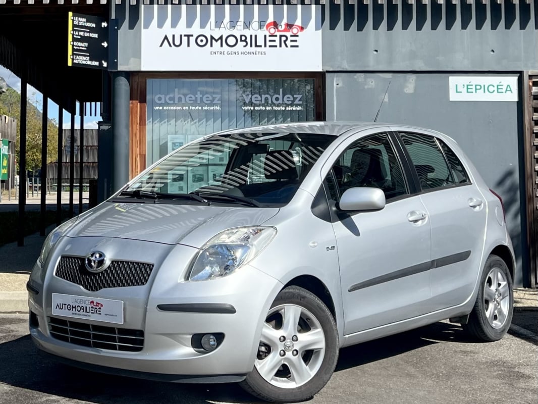 Toyota Yaris 1.4 D4-D 90 Sol BVA 5p / 1°Main — 1