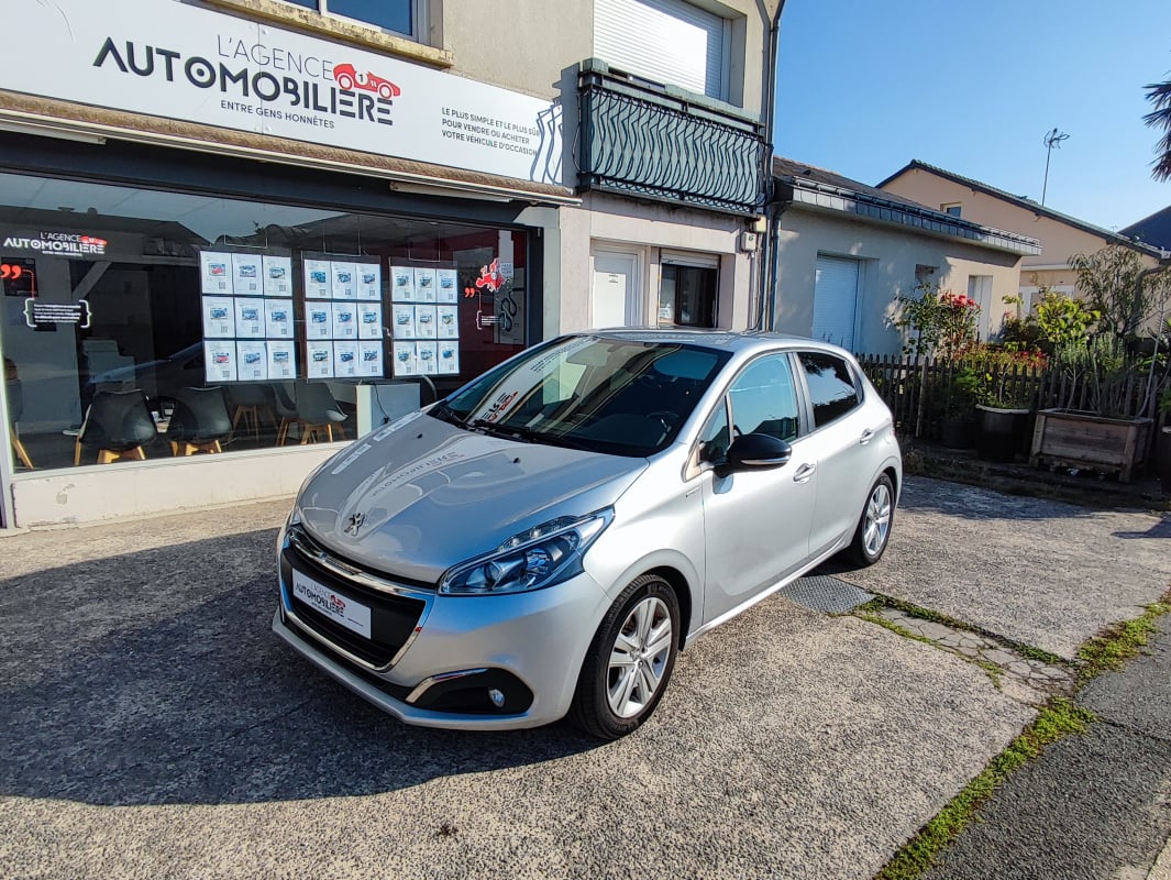 Peugeot 208 1.2 pure tech style 82cv Phase 2 1.2 VTi — 1