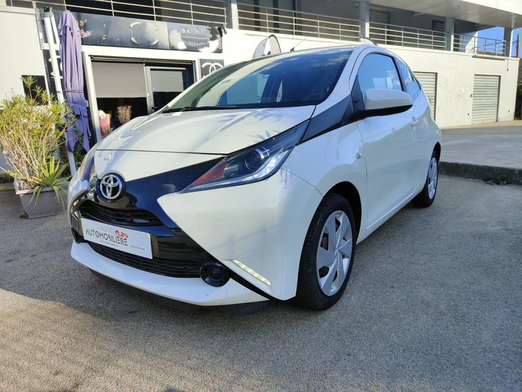 Toyota Aygo 1.0 VVTI 70 CONNECT MULTIMODE BVA — 1