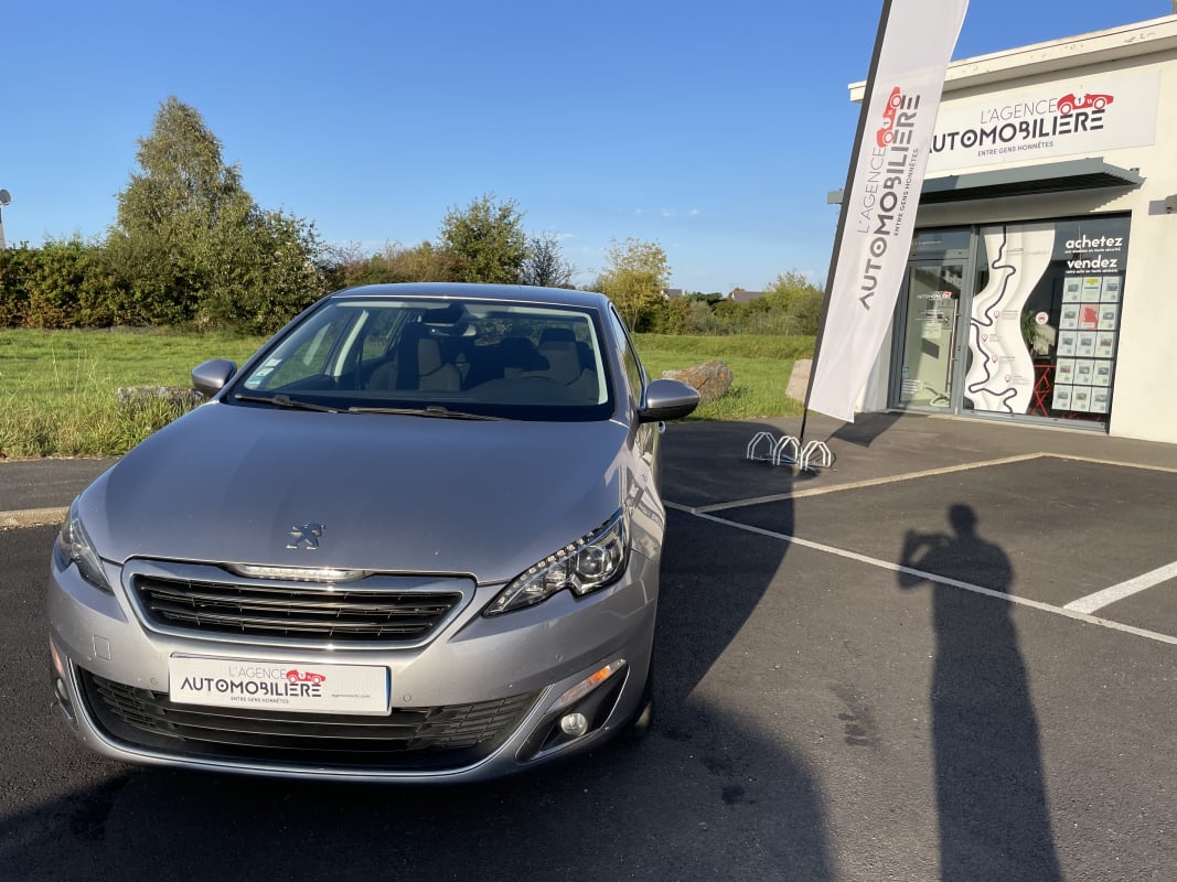Peugeot 308 1.6 HDI 90 CH ALLURE — 1