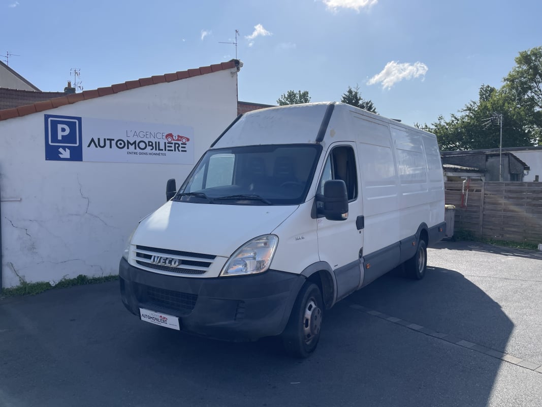Iveco Daily FGN 35C12 V17 H3 (116 ch) 2.3 hpi roue jumelées — 1
