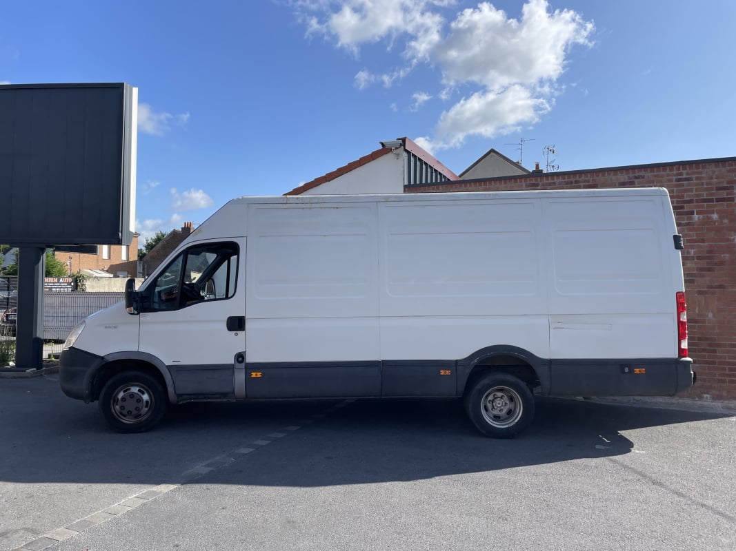 Iveco Daily FGN 35C12 V17 H3 (116 ch) 2.3 hpi roue jumelées — 2