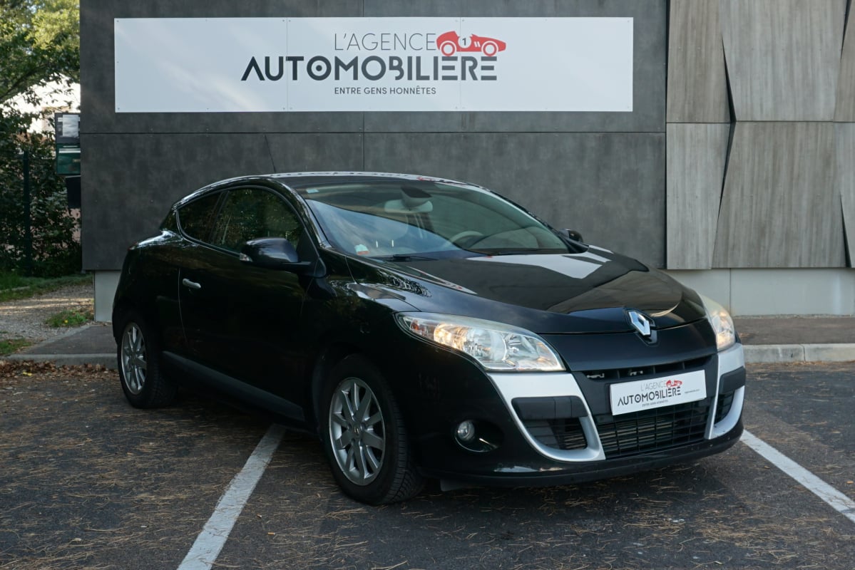 Renault Megane III Coupé 1.5 dCi FAP 110 ch - BOSE — 1