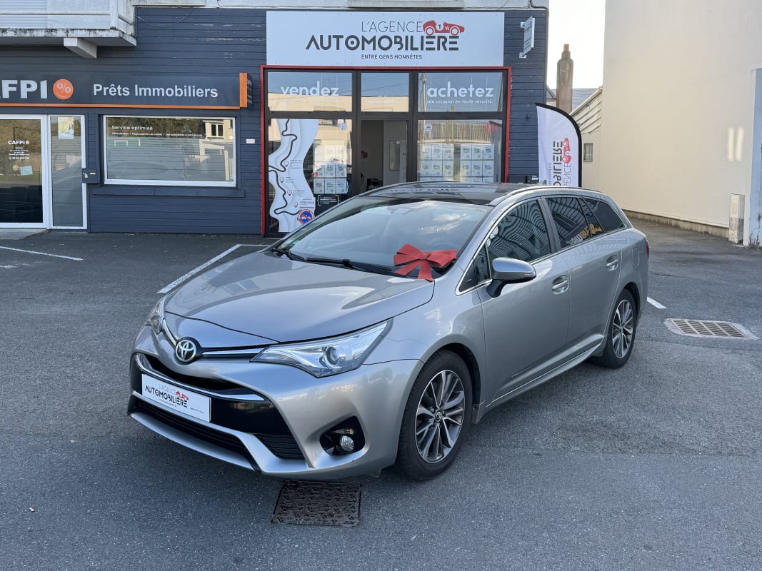 Toyota Avensis SW 2.0 143 cv BVM6 Confort — 1