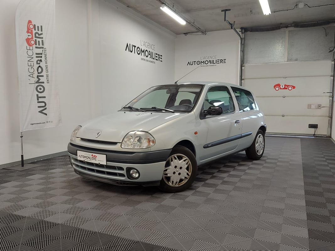 Renault Clio 1.4 16V 100CH BOITE AUTOMATIQUE + FAIBLE KILOMETRAGE — 1