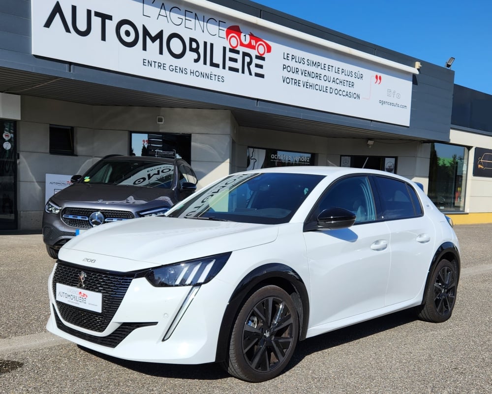 Peugeot 208 GT PureTech 100 S&S EAT8 — 1