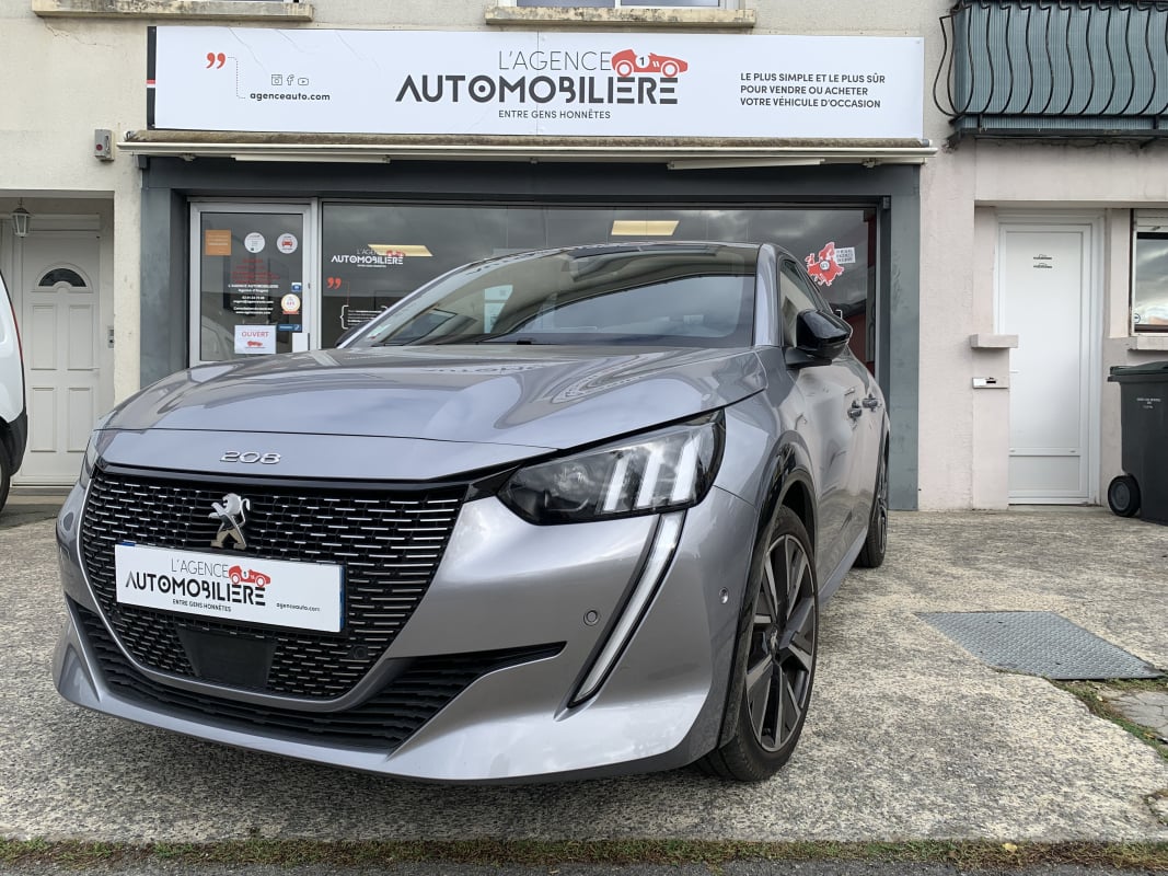 Peugeot 208 GT Line - 1.2 PureTech 130 cv - EAT8 - 1ère main - Toit pano — 1