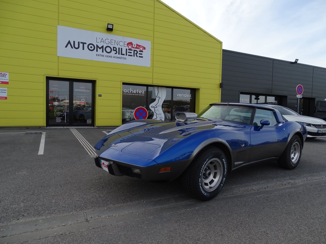 Chevrolet Corvette C3 V8 5.7 L // L 82 COLLECTION — 1
