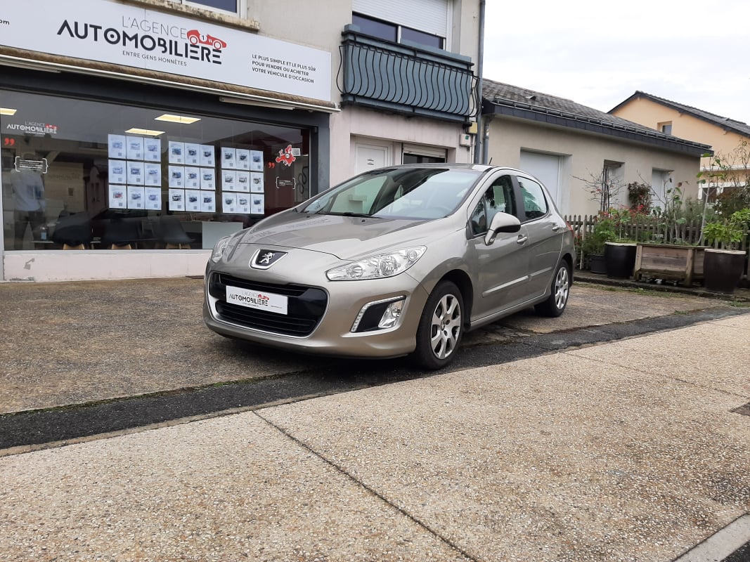 Peugeot 308 1.6 HDi 92 Premium Pack GPS Bluetooth CT Ok — 1